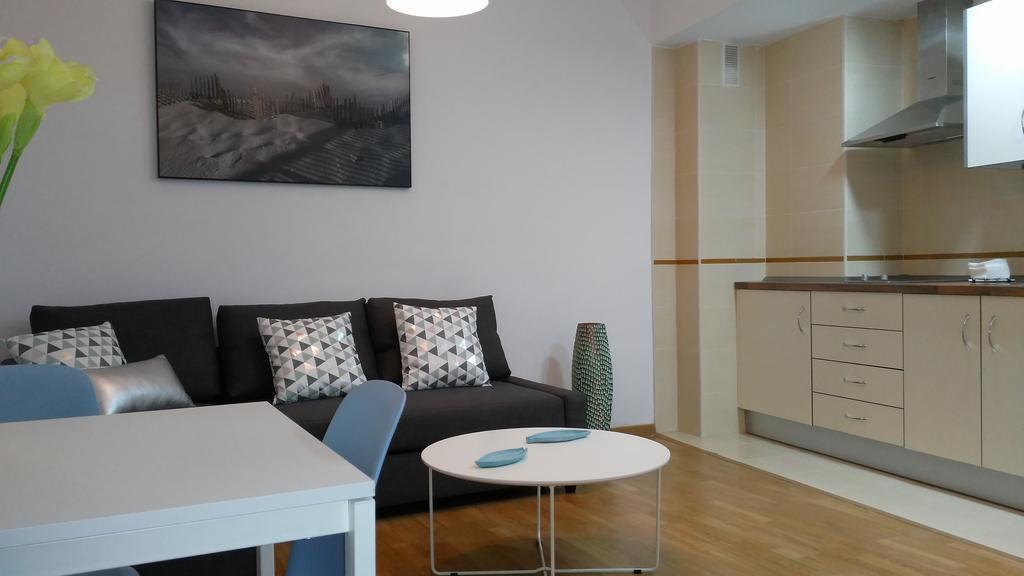 Mitjana Plaza Apartment Malaga Bagian luar foto