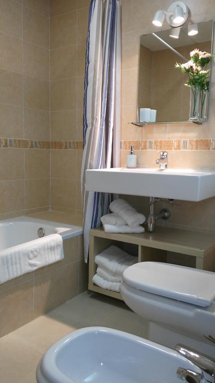 Mitjana Plaza Apartment Malaga Bagian luar foto