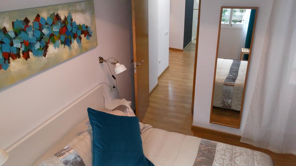 Mitjana Plaza Apartment Malaga Bagian luar foto