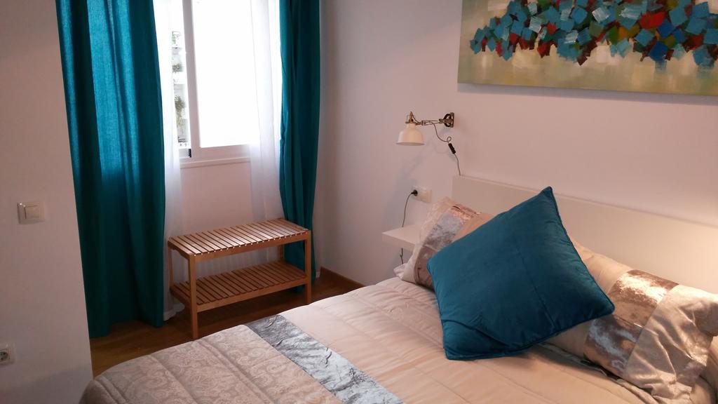 Mitjana Plaza Apartment Malaga Bagian luar foto