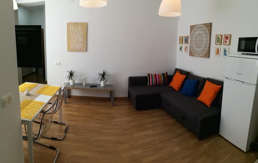 Mitjana Plaza Apartment Malaga Bagian luar foto