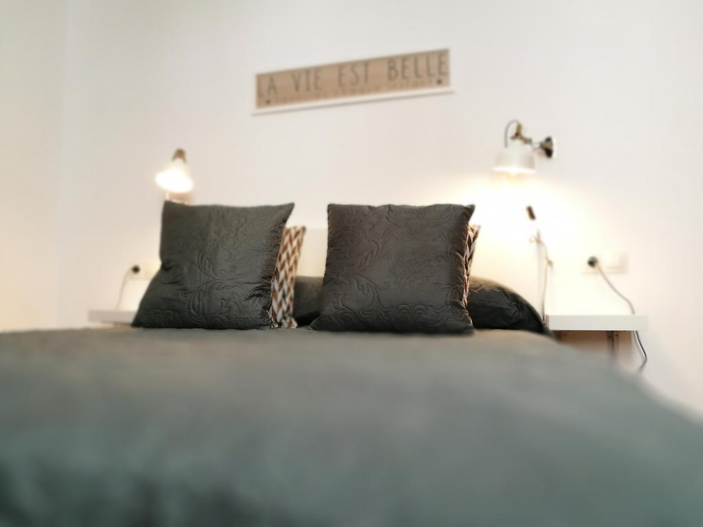 Mitjana Plaza Apartment Malaga Bagian luar foto