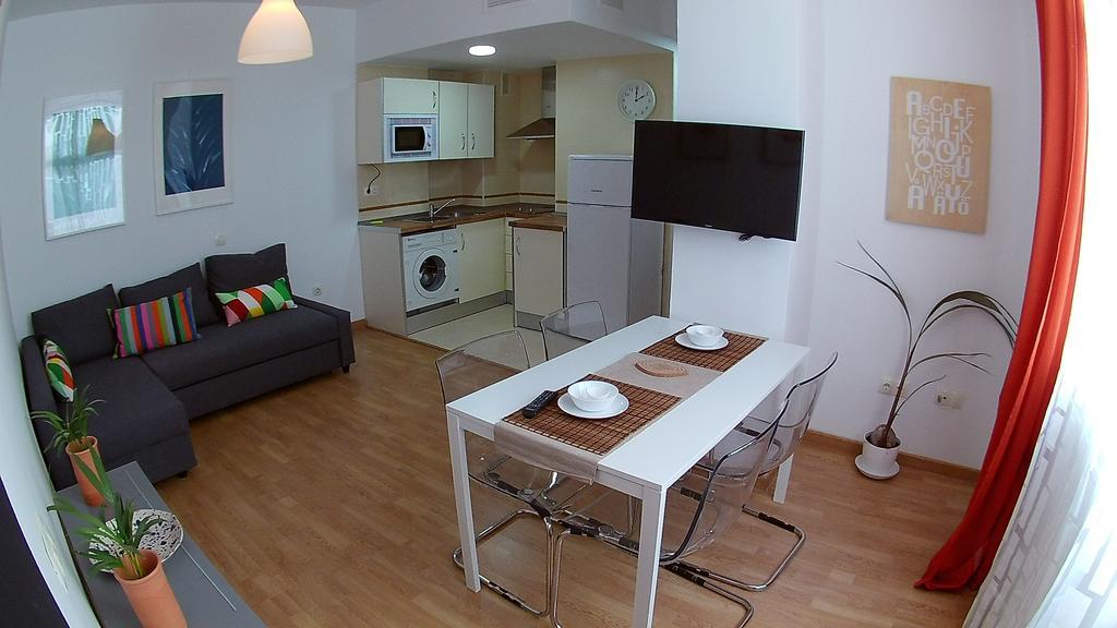 Mitjana Plaza Apartment Malaga Bagian luar foto