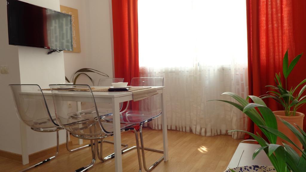Mitjana Plaza Apartment Malaga Bagian luar foto