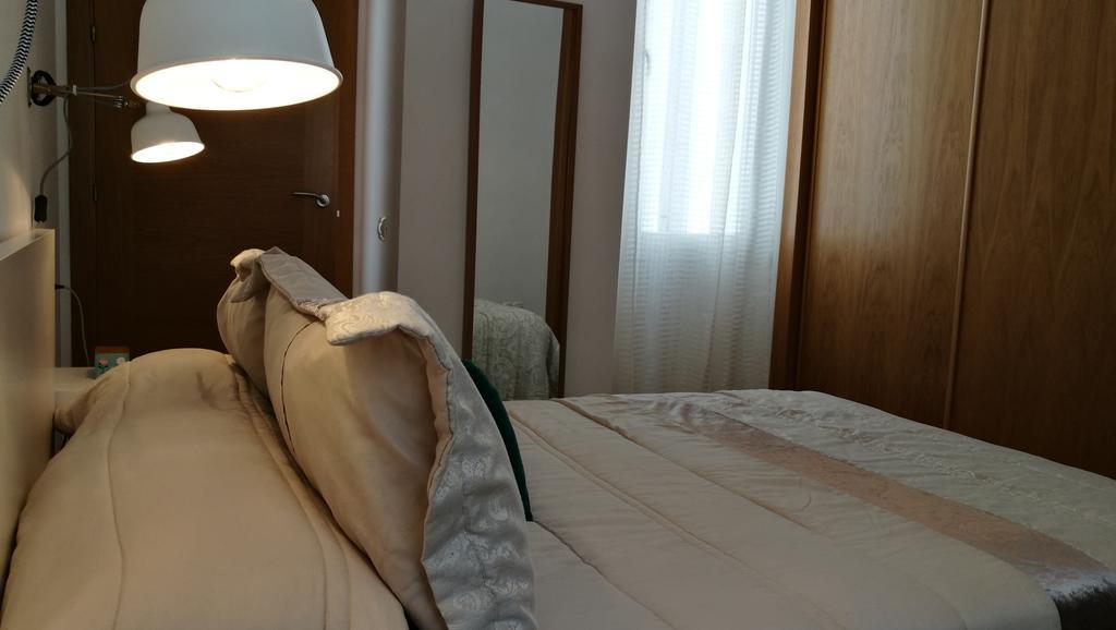 Mitjana Plaza Apartment Malaga Bagian luar foto