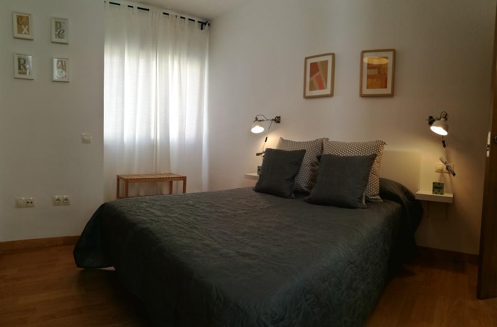 Mitjana Plaza Apartment Malaga Bagian luar foto