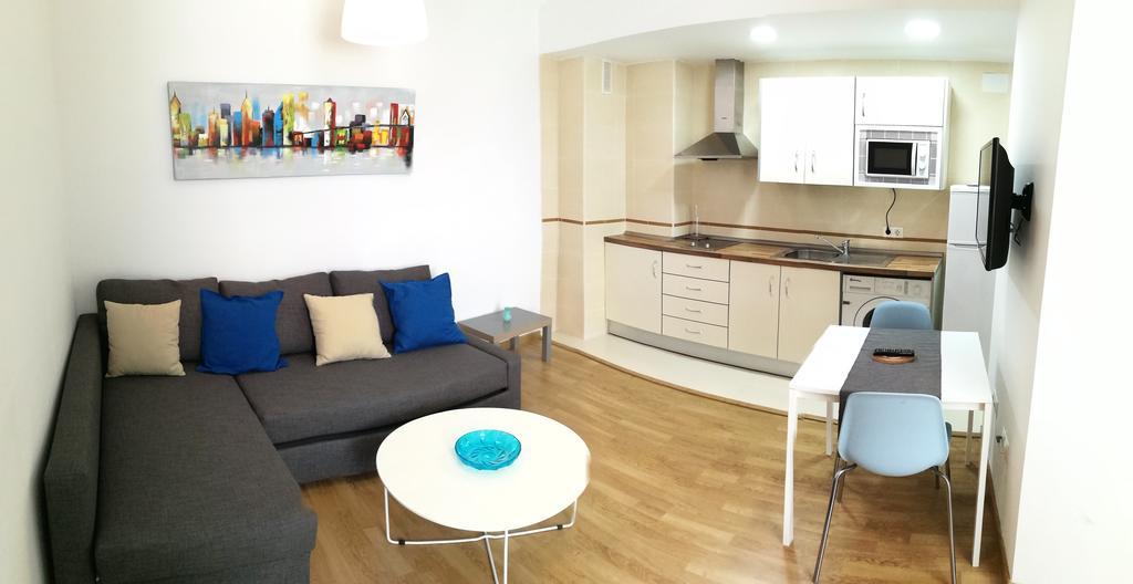 Mitjana Plaza Apartment Malaga Bagian luar foto