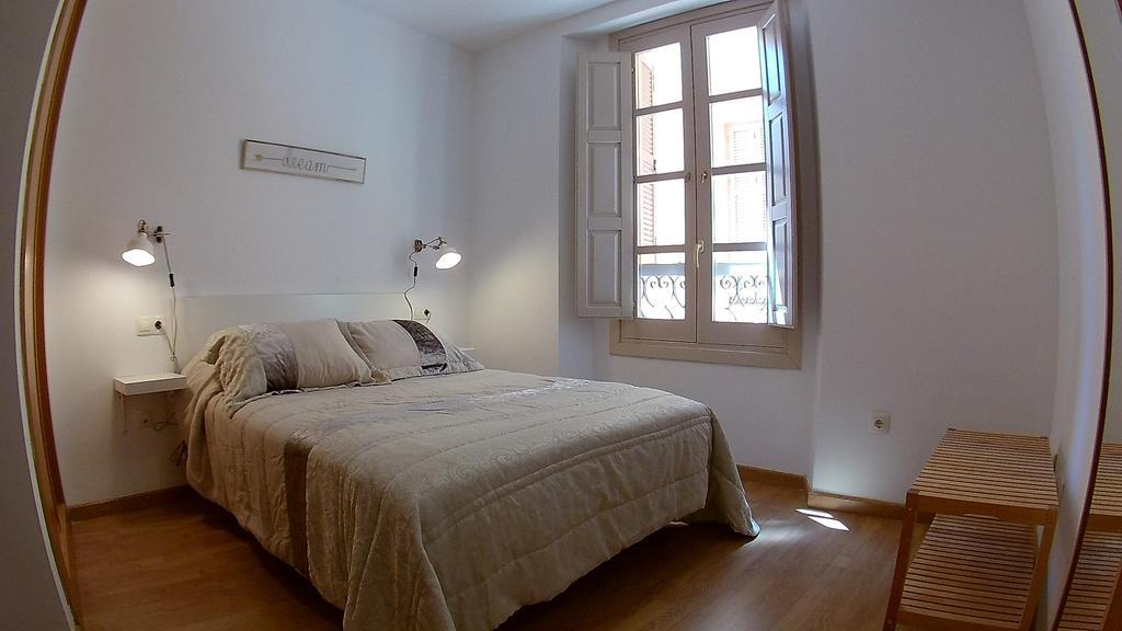 Mitjana Plaza Apartment Malaga Bagian luar foto