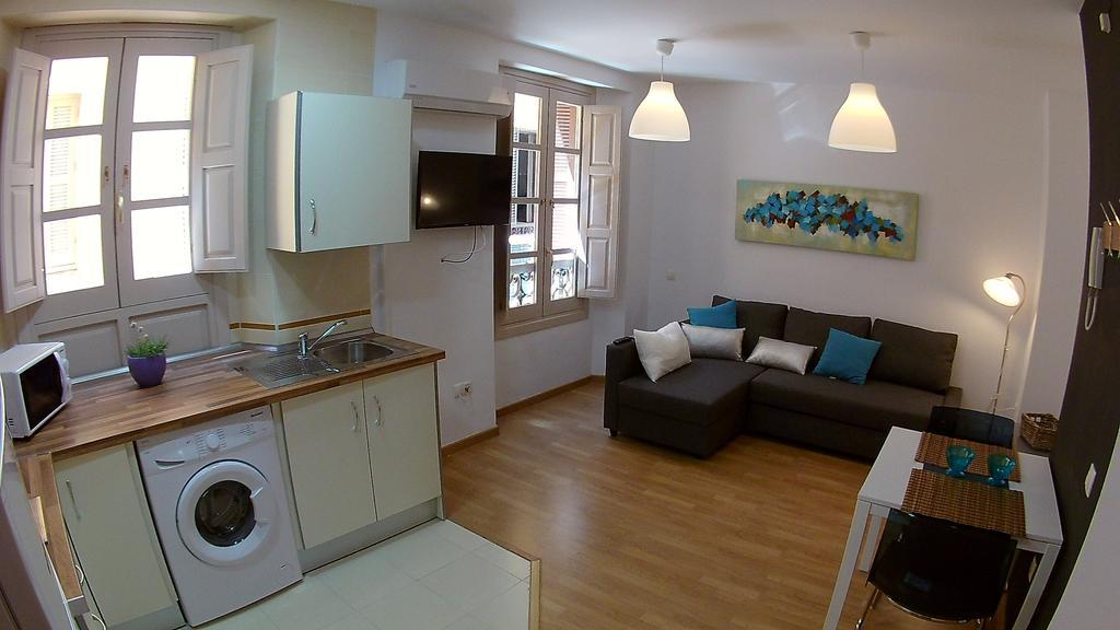 Mitjana Plaza Apartment Malaga Bagian luar foto