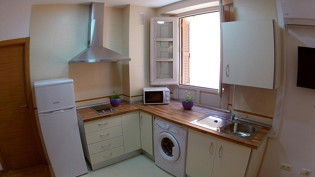 Mitjana Plaza Apartment Malaga Bagian luar foto