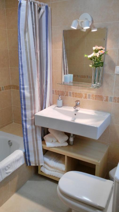 Mitjana Plaza Apartment Malaga Bagian luar foto